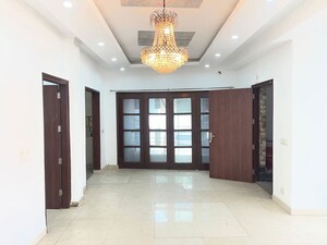 Room in 3 BHK Builder Floor at Kailash Colony – for Sale