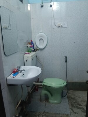 Bathroom in 2 BHK Builder Floor at Ansal Plaza Sector-23, Sector 23 – for Rent