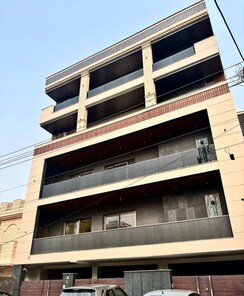 4 BHK + Pooja Room,Servant Room,Study Room,Extra Room Builder Floor For Sale in Parklands