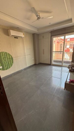 Room in 3 BHK Builder Floor at Ansal Plaza Sector-23, Sector 23 – for Rent