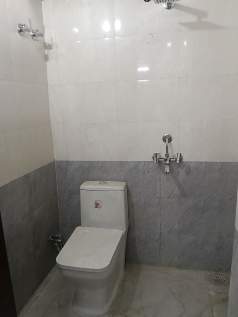 Bathroom, ansal-plaza-sector-23 2 Bedroom 1200 Sq.Ft. Builder Floor In Sector 23 Gurgaon 10267125
