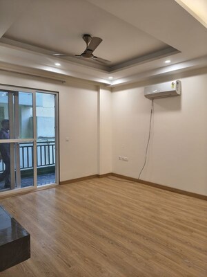 Room in 4 BHK Builder Floor at Ansal Plaza Sector-23, Sector 23 – for Rent
