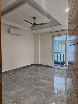 Room in 4 BHK Builder Floor at Ansal Plaza Sector-23, Sector 23 – for Rent