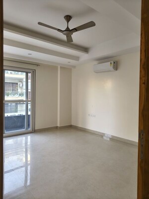 Room in 4 BHK Builder Floor at Ansal Plaza Sector-23, Sector 23 – for Rent