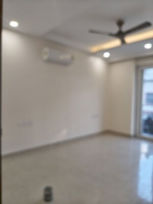 Room in 4 BHK Builder Floor at Ansal Plaza Sector-23, Sector 23 – for Rent