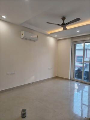 Room in 4 BHK Builder Floor at Ansal Plaza Sector-23, Sector 23 – for Rent