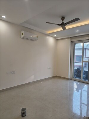 Room in 4 BHK Builder Floor at Ansal Plaza Sector-23, Sector 23 – for Rent