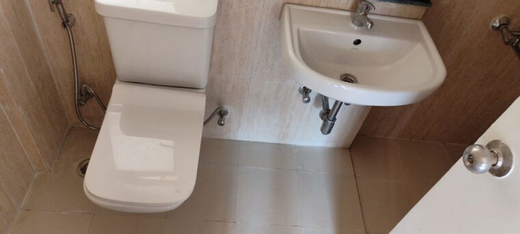 Bathroom, jaypee-greens-kosmos 2 Bedroom 950 Sq.Ft. Apartment In Sector 134 Noida 10267070