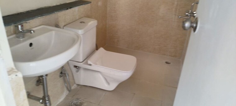 Bathroom, jaypee-greens-kosmos 2 Bedroom 950 Sq.Ft. Apartment In Sector 134 Noida 10267070