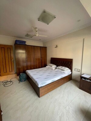 Bedroom in 2 BHK Apartment at Khar West – for Sale
