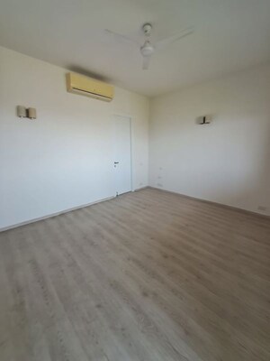 Room in 3.5 BHK Apartment at Ascott Ireo City, Sector 59 – for Rent