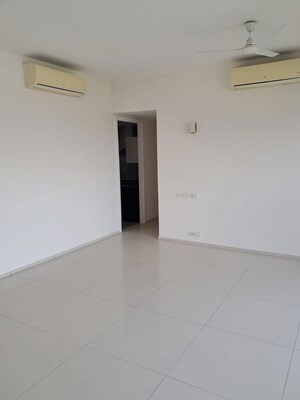 Room in 3.5 BHK Apartment at Ascott Ireo City, Sector 59 – for Rent