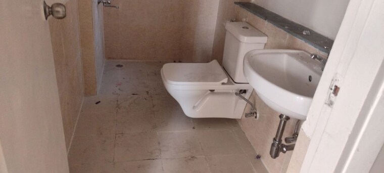 Bathroom, jaypee-green-kosmos-phase-ii 2 Bedroom 950 Sq.Ft. Apartment In Sector 134 Noida 10267197