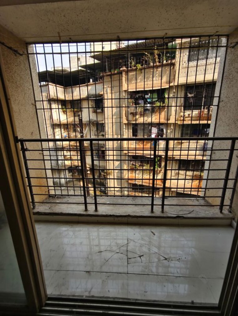 Balcony, rosa-classique 1 Bedroom 400 Sq.Ft. Apartment In Kasarvadavali Thane 10267255