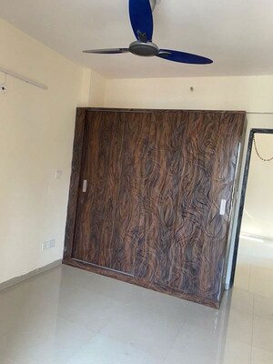 Room in 2.5 BHK Apartment at Logix Blossom County, Sector 137 – for Rent