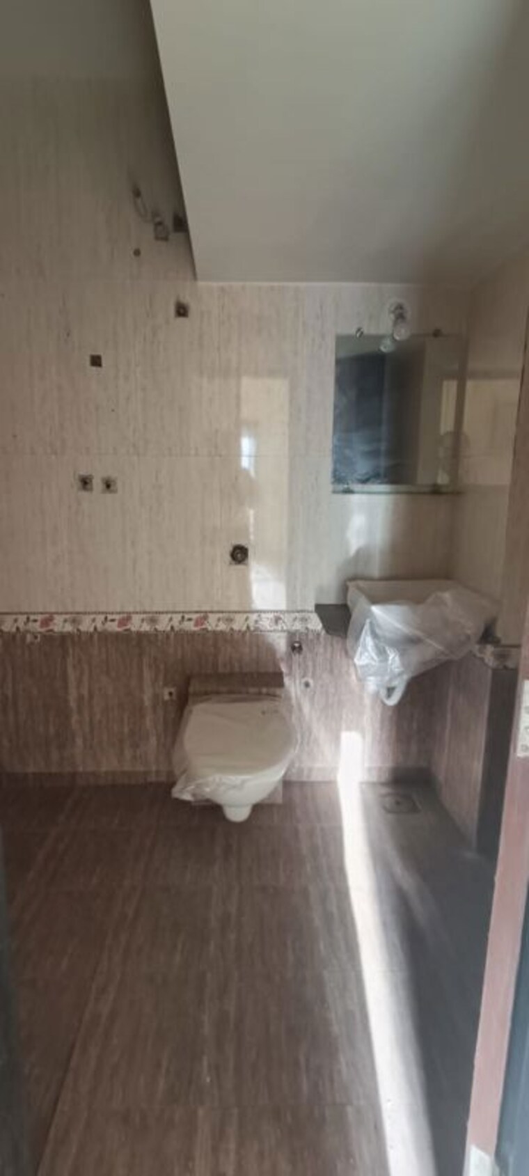 Bathroom, sagar-avenue-ii 3 Bedroom 1300 Sq.Ft. Apartment In Santacruz East Mumbai 10267477