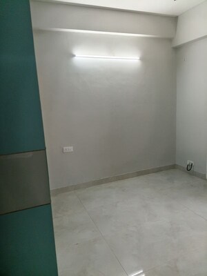 Room in 3 BHK Apartment at Signature Global City, Sector 37d – for Rent
