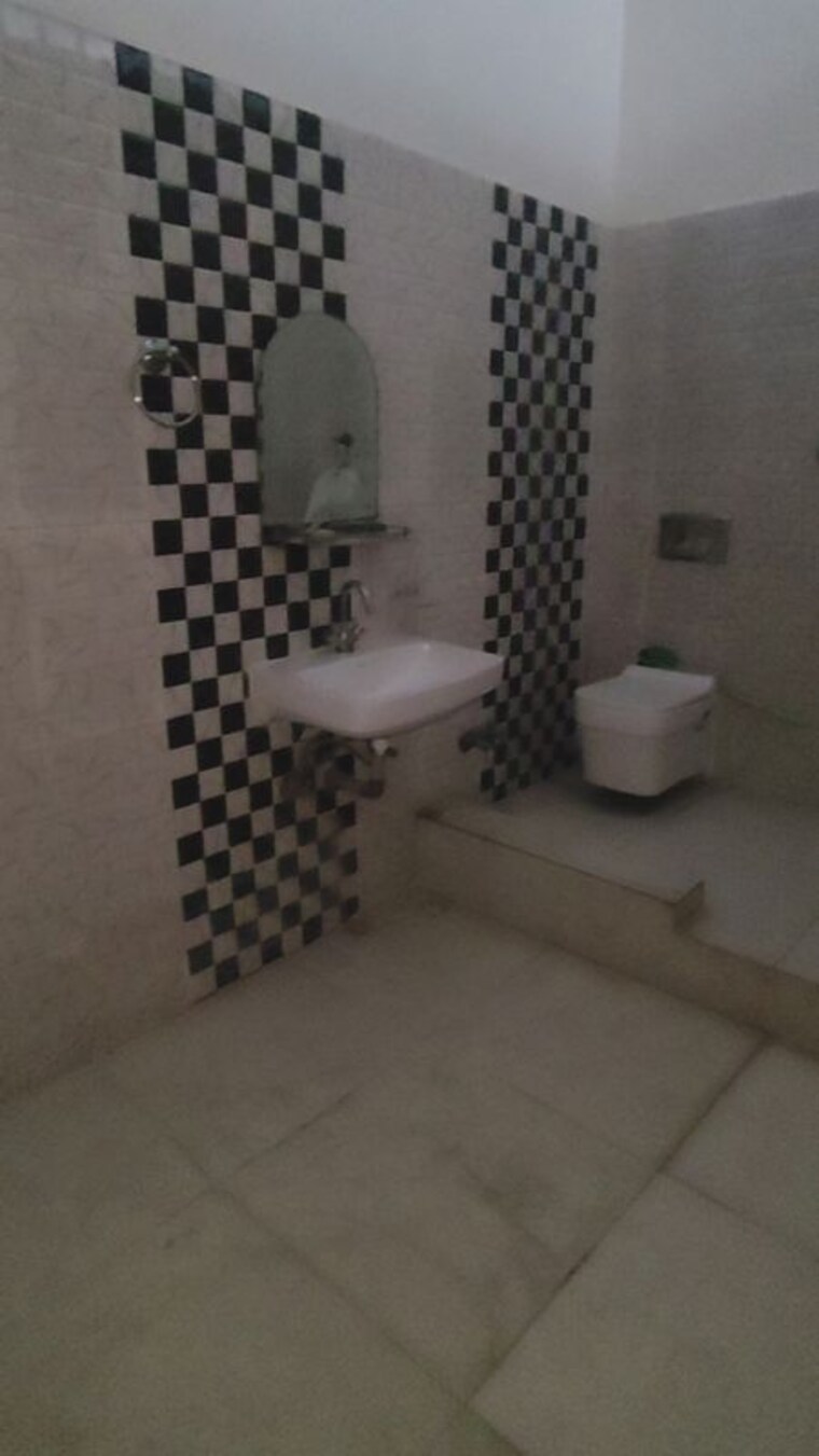 Bathroom, buddhi vihar 3.5 Bedroom 162 Sq.Mt. Builder Floor In Buddhi Vihar Moradabad 10267564