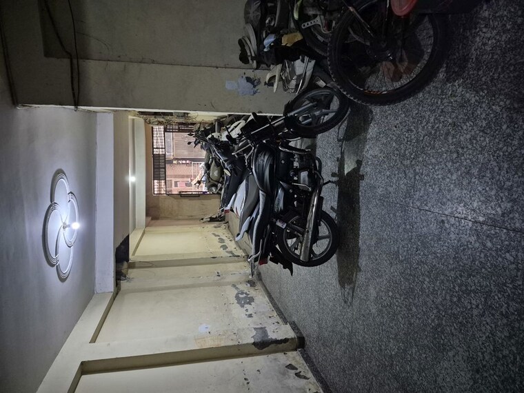  Parking, mayur vihar 3.5 Bedroom 1050 Sq.Ft. Builder Floor In Mayur Vihar Delhi 10267559