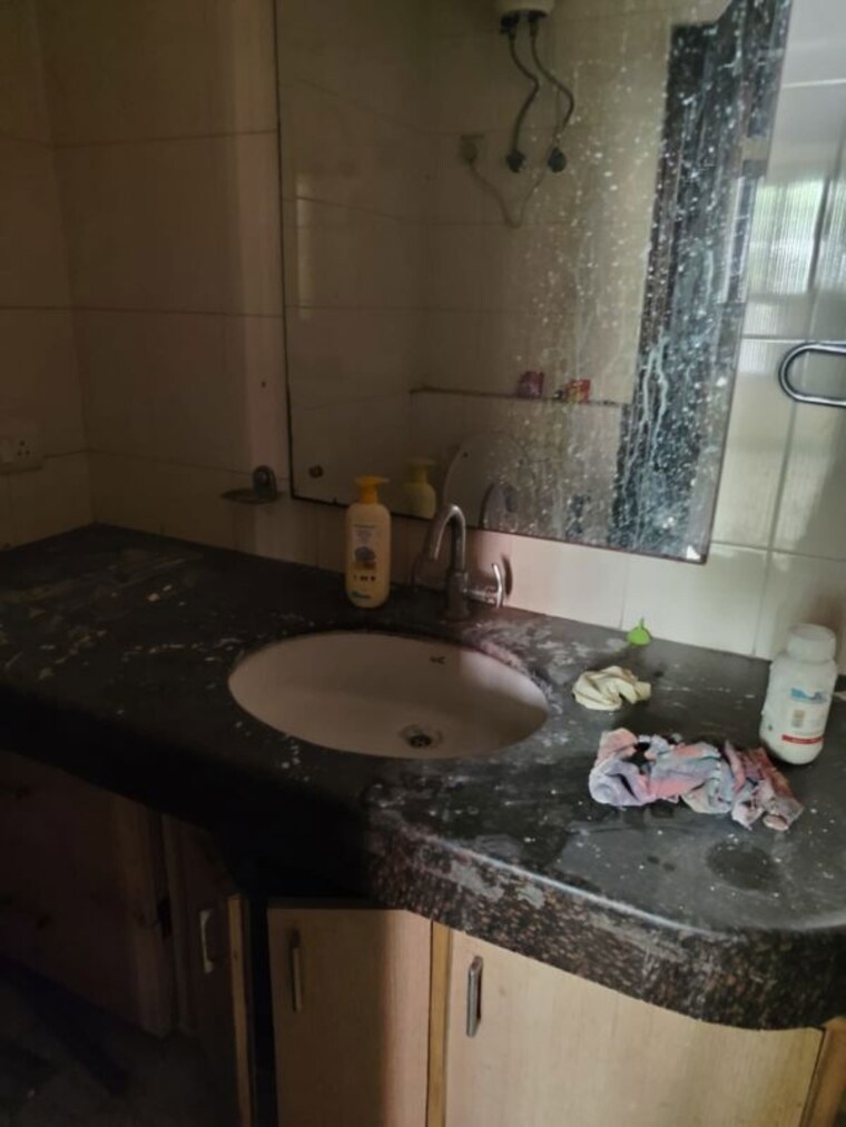 Bathroom, south city 1 3 Bedroom 2050 Sq.Ft. Builder Floor In South City 1 Gurgaon 10267483