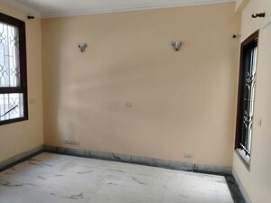 Room in 3 BHK Builder Floor at South City 1 – for Rent