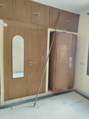 Room in 3 BHK Builder Floor at South City 1 – for Rent