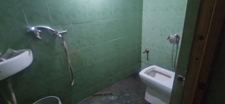 Bathroom, sarnath Commercial Warehouse 1000 Sq.Ft. In Sarnath Varanasi 10267492