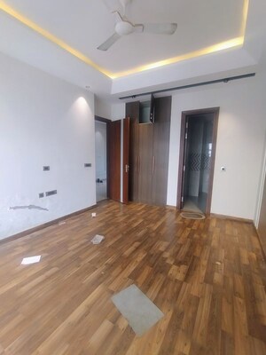 Room in 4 BHK Builder Floor at Ansal API Versalia, Sector 67a – for Rent