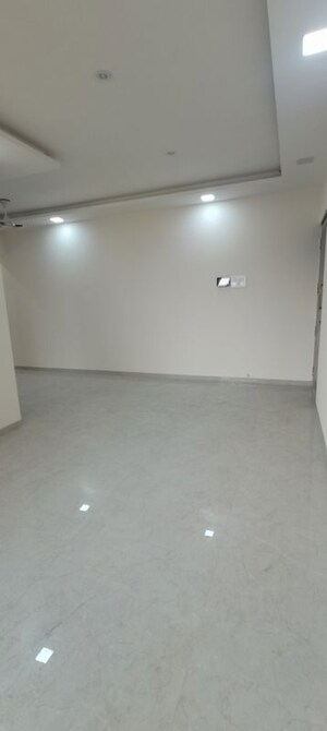 Room in 2 BHK Apartment at Borivali West – for Rent