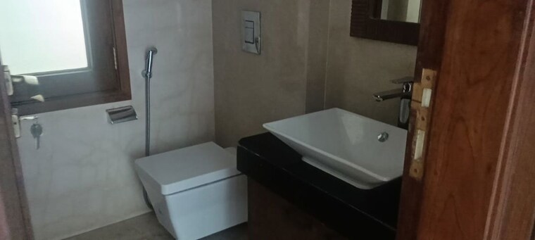 undefined, defence colony 3 Bedroom 300 Sq.Yd. Builder Floor In Defence Colony Delhi 10267644