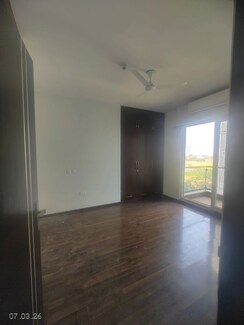 3.5 BHK + Servant Room,Extra Room Apartment For Rent in Microtek Greenburg
