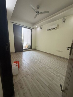 Room in 3 BHK Builder Floor at South City 2 – for Rent