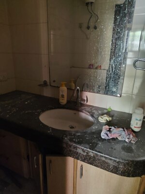 Team Area in 3 BHK Builder Floor at South City 1 – for Rent