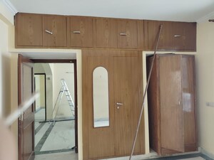 Furnished Amenities in 3 BHK Builder Floor at South City 1 – for Rent