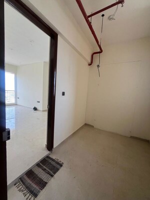 Room in 3 BHK Apartment at Ruparel Palacio Phase 1, Kandivali West – for Rent