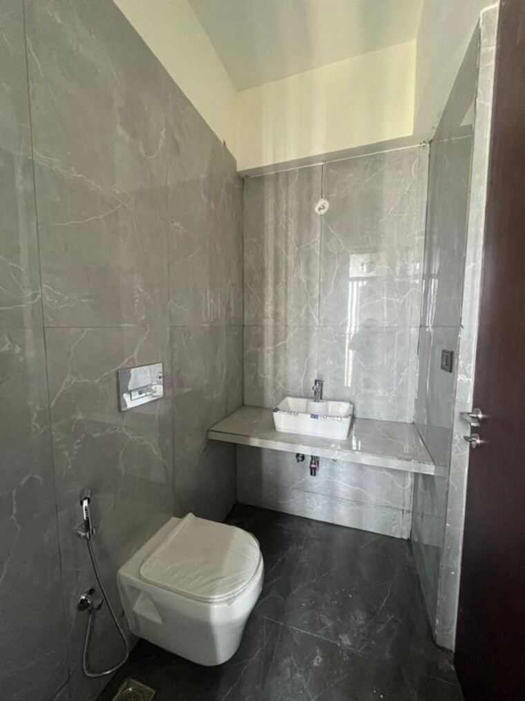 Bathroom, ruparel-palacio-phase-1 3 Bedroom 900 Sq.Ft. Apartment In Kandivali West Mumbai 10267877