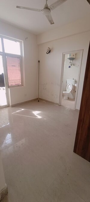 Room in 2 BHK Apartment at Shree Vardhman Mantra, Sector 67 – for Rent