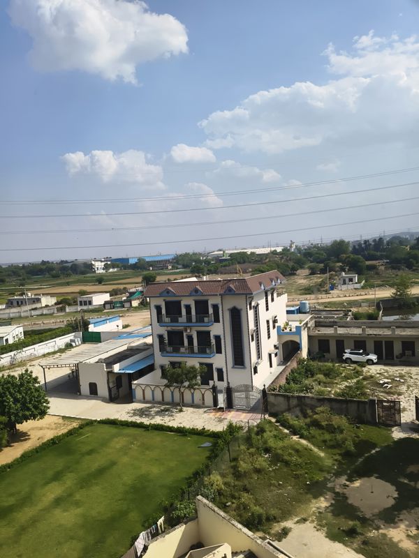 1 Rk  600 Sq.Ft. Apartment in Ansal Api Versalia 2