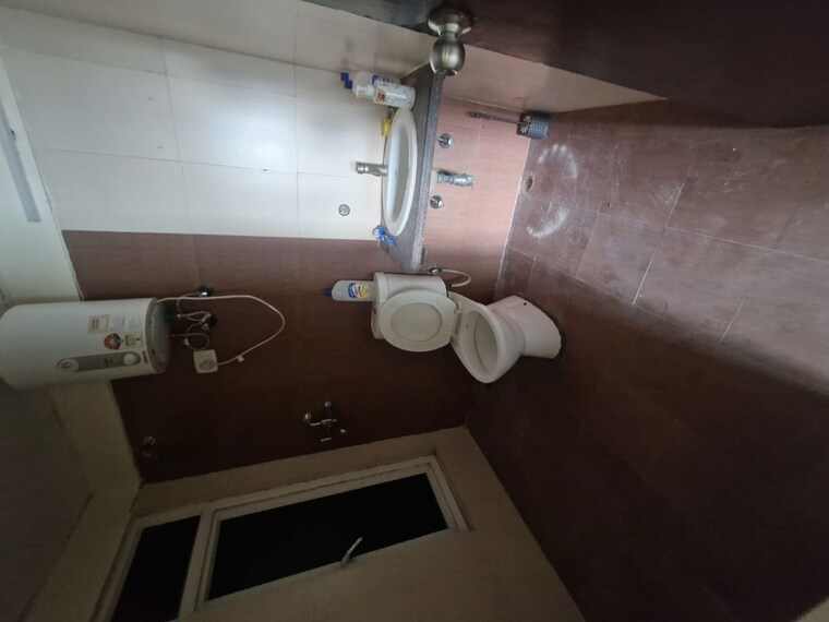 Bathroom, mahagun-moderne 3 Bedroom 1550 Sq.Ft. Apartment In Sector 78 Noida 10201312