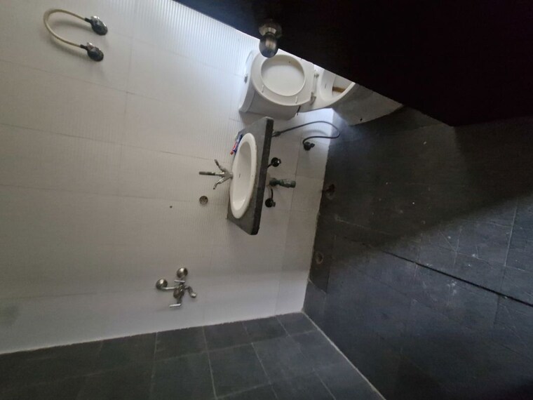 Bathroom, mahagun-moderne 3 Bedroom 1550 Sq.Ft. Apartment In Sector 78 Noida 10201312