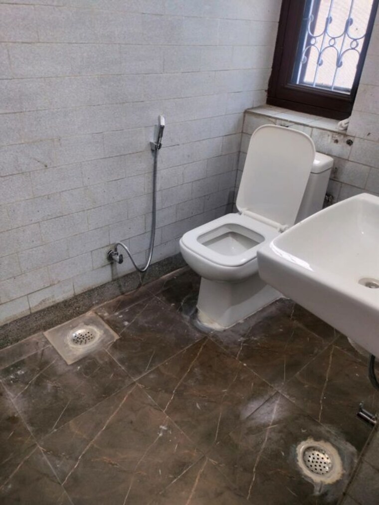 Bathroom, old dlf 2 Bedroom 1526 Sq.Ft. Villa In Old Dlf Gurgaon 10267910