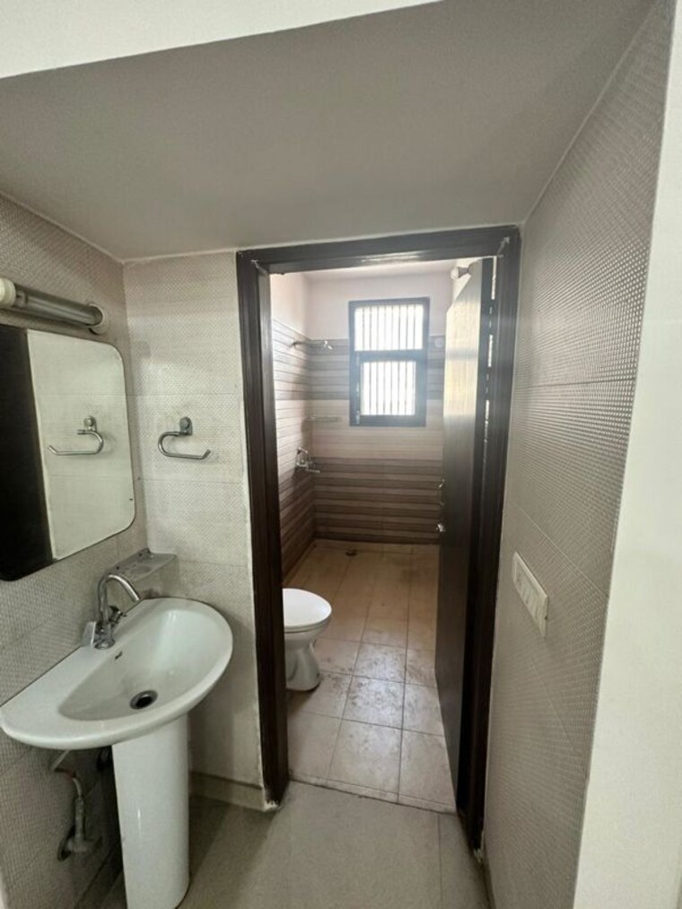 Bathroom, anamika-enclave 2 Bedroom 1528 Sq.Ft. Independent House In Sector 14 Gurgaon 10267929