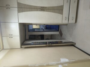 Room in 2 BHK Apartment at Kurla East – for Rent