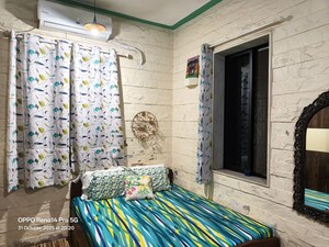 Bedroom in 2 BHK Apartment at Mahim West – for Rent