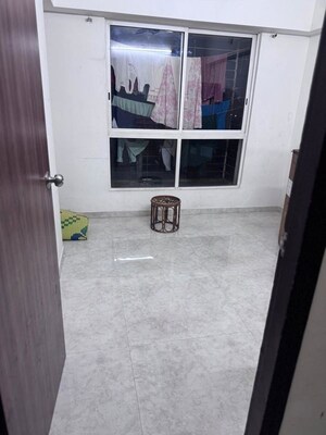 Room in 2 BHK Apartment at Lodha Amara, Kolshet Road – for Rent