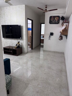 Room in 2 BHK Apartment at Lodha Amara, Kolshet Road – for Rent