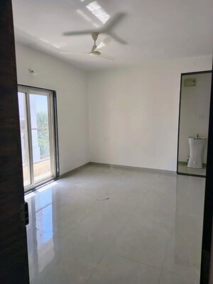 Room in 2 BHK Apartment at Kharadi – for Rent