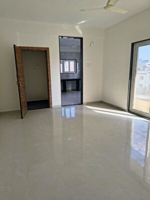 Room in 2 BHK Apartment at Kharadi – for Rent