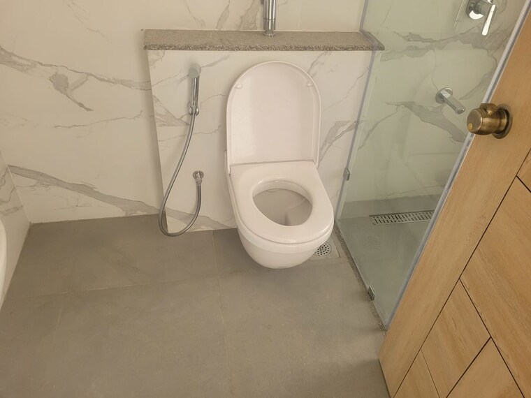 Bathroom, model colony 4 Bedroom 2500 Sq.Ft. Apartment In Model Colony Pune 10268041
