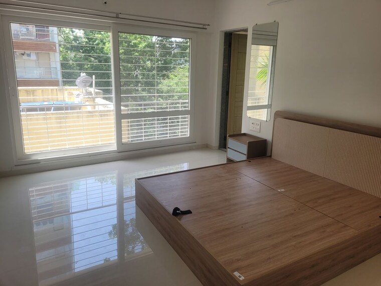 Master Bedroom, model colony 4 Bedroom 2500 Sq.Ft. Apartment In Model Colony Pune 10268041